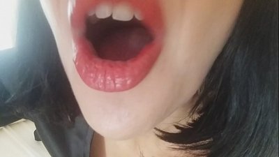 Mpenzi, mama yako wa kambo hatakuruhusu kwenda shule leo... nakuhitaji sana...